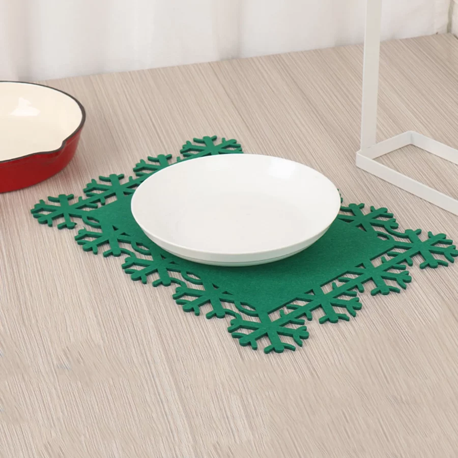 10 Pcs Christmas Snowflake Placemats Christmas Placemats Hollow Out Snowflake Anti-scalding Table Solid Color Festive New Year Coasters Party